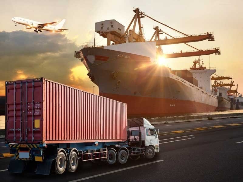 Freight forwarder vs carrier